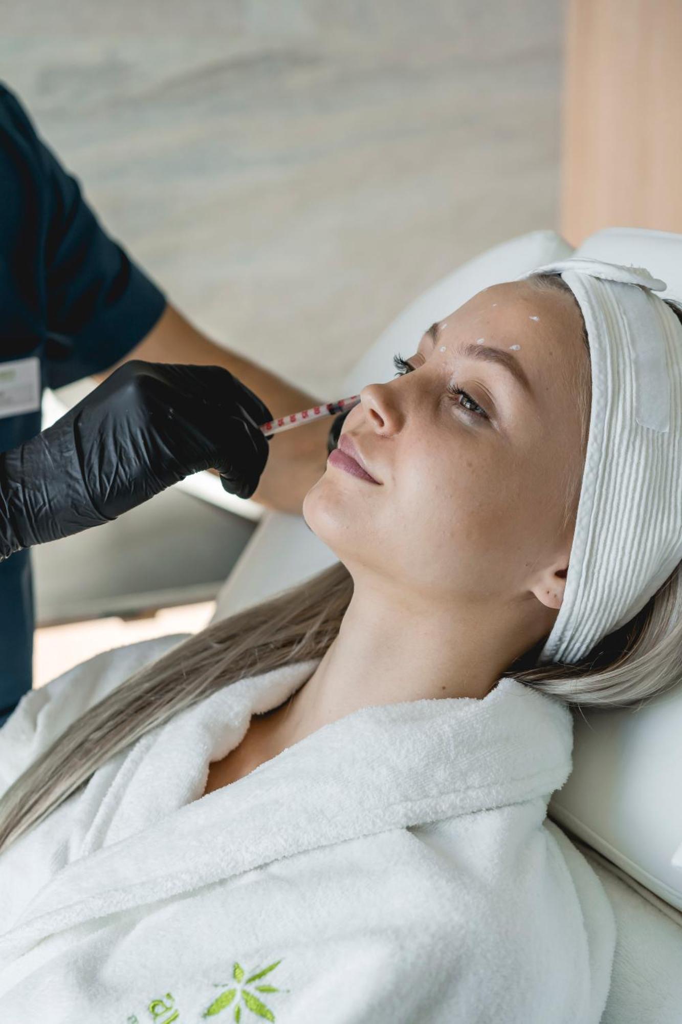 Aura Medical Spa Наленчув Экстерьер фото